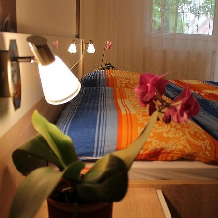 Anita Apartman Buk Exterior photo