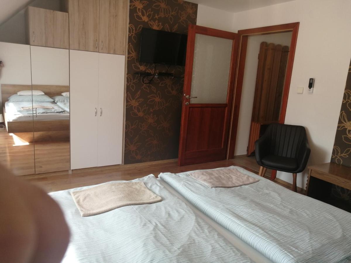 Anita Apartman Buk Exterior photo